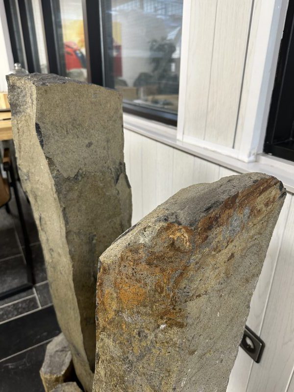 Ruwe basalt zuilen - Afbeelding 2